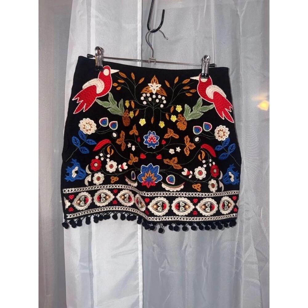 Umgee embroidered skirt, size sm